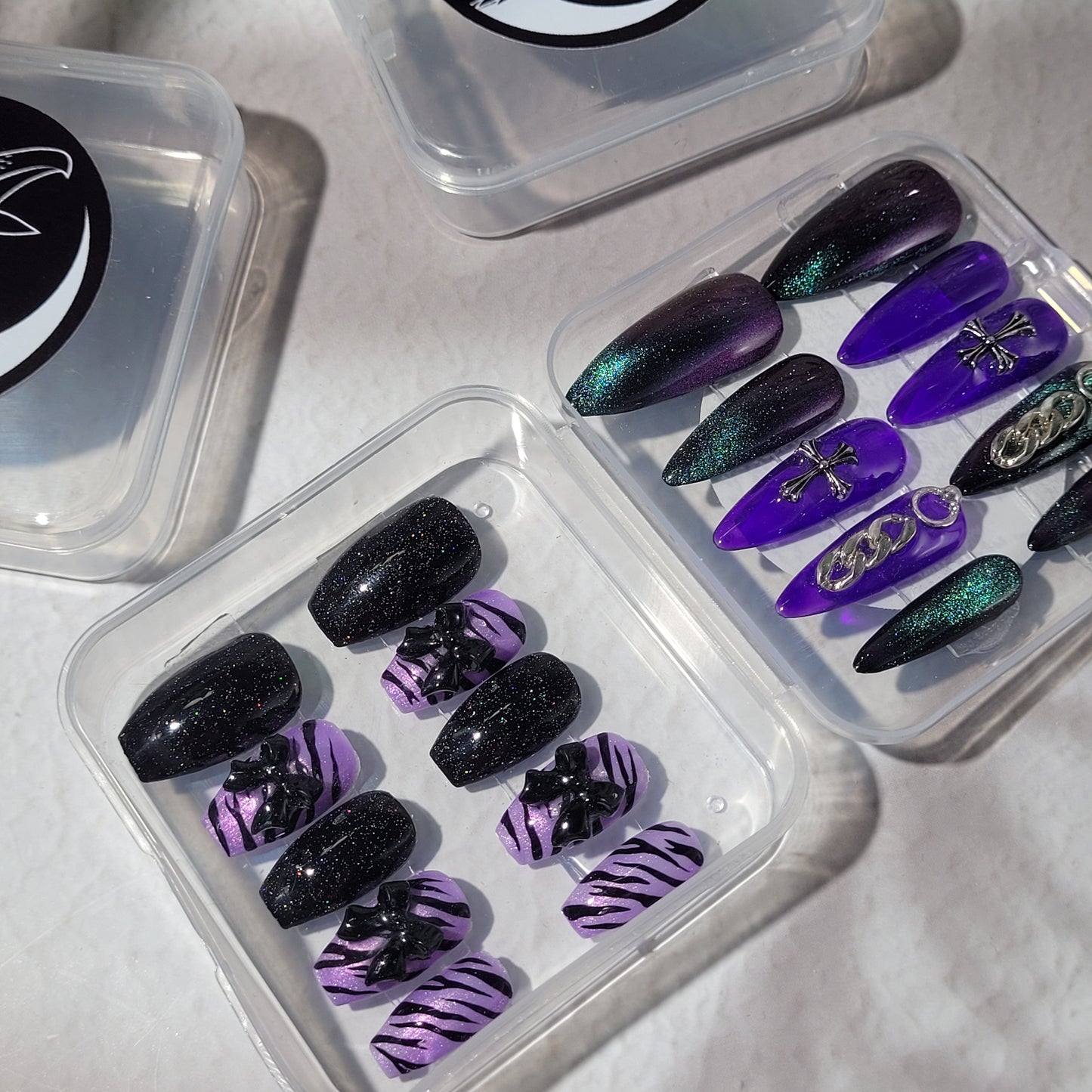 Mini boîte de rangement pour faux ongles + ruban adhésif