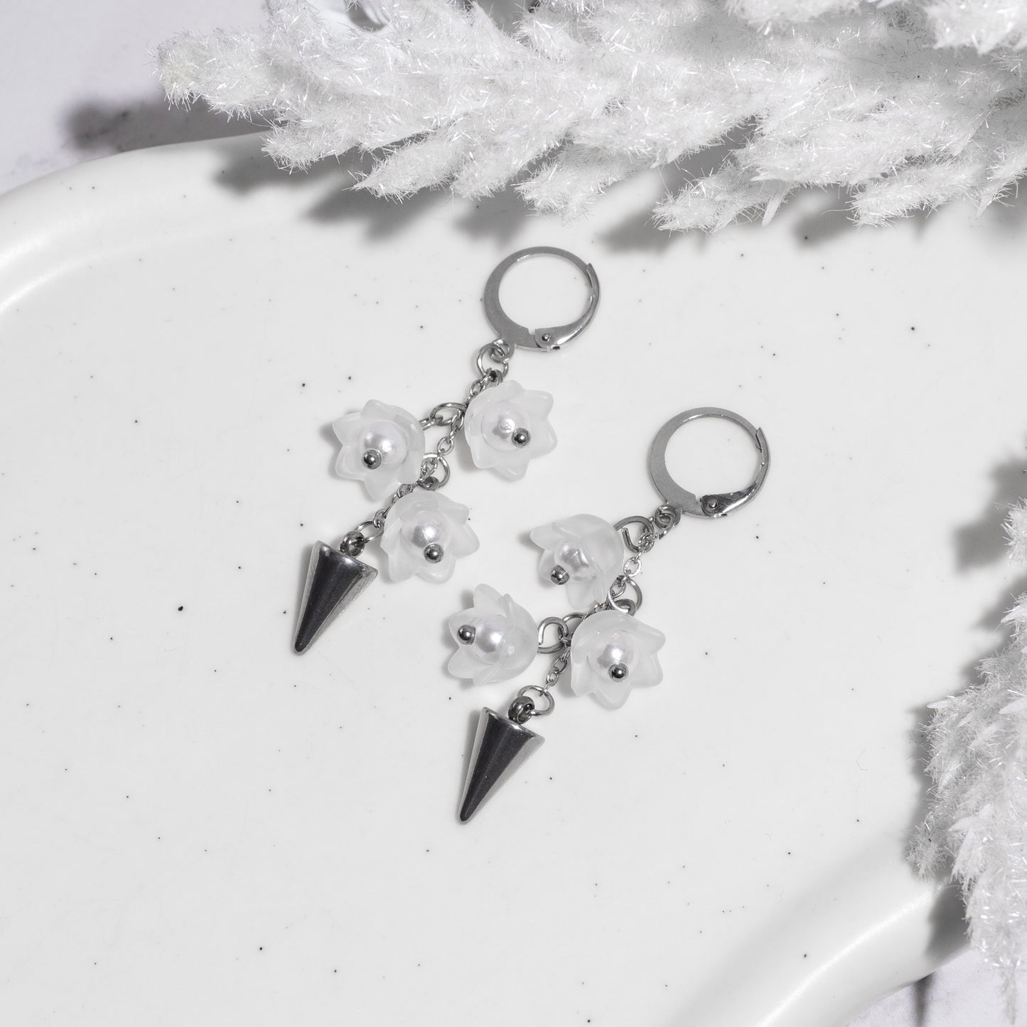 "Thorned lily" boucles d'oreilles dormeuses acier inoxydable