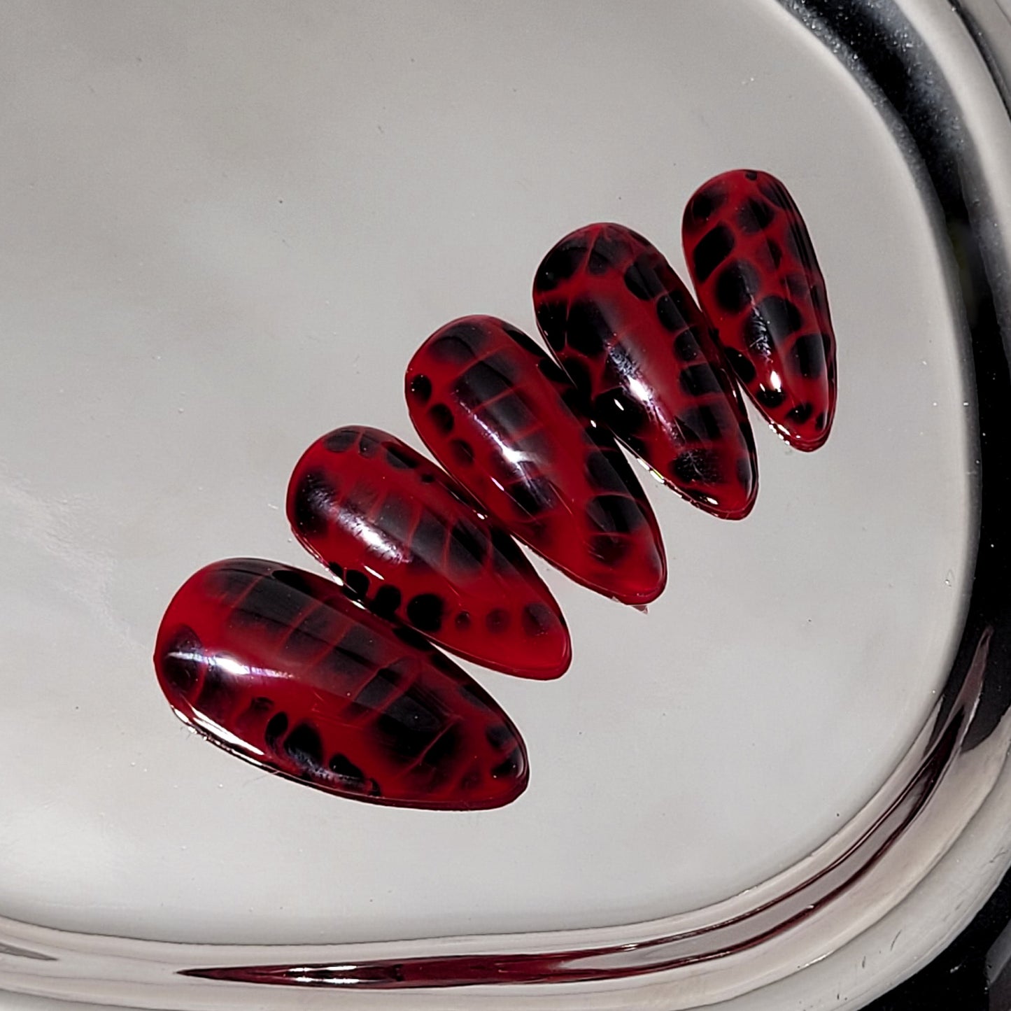Signature: Crimson reptilia