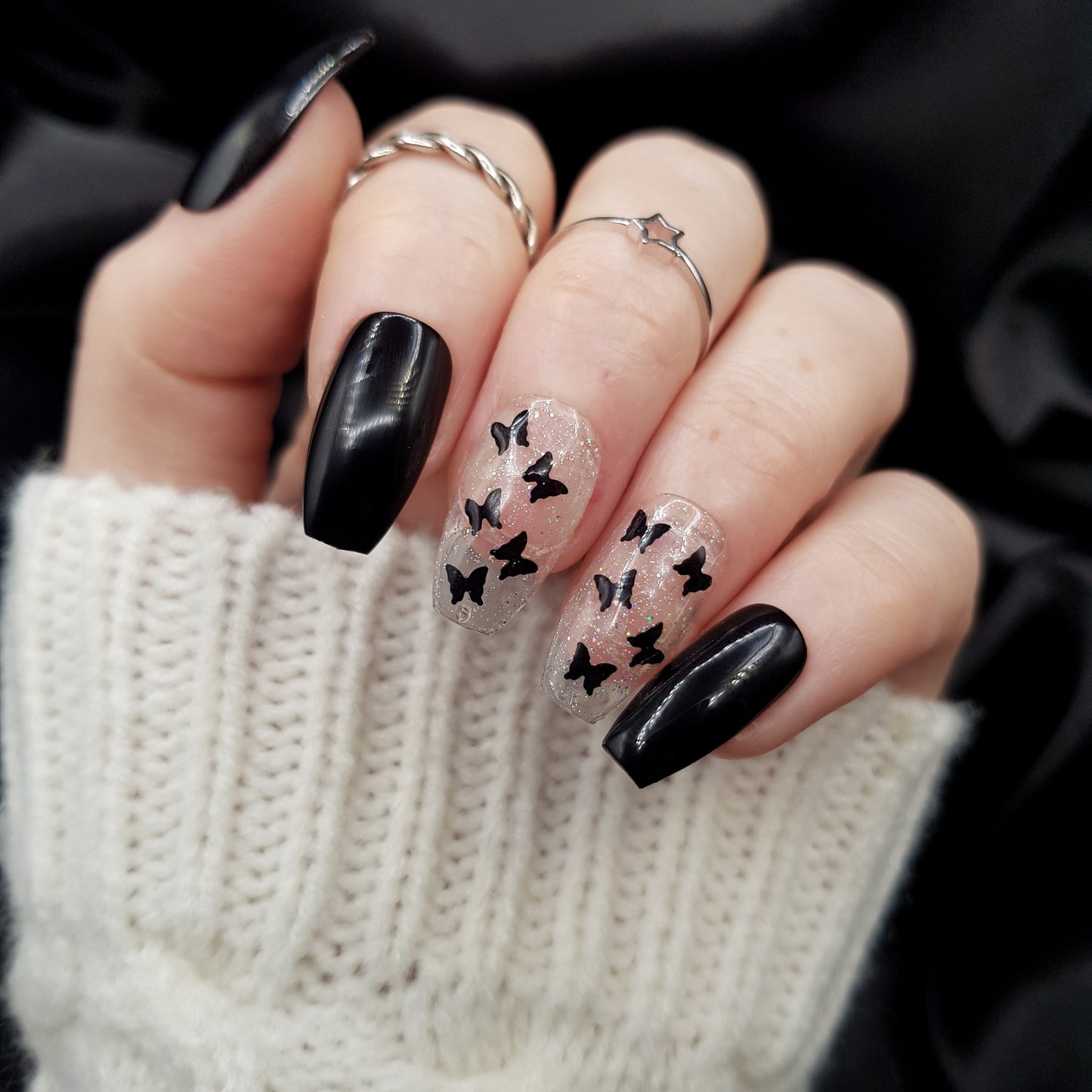 Signature: Black flutter