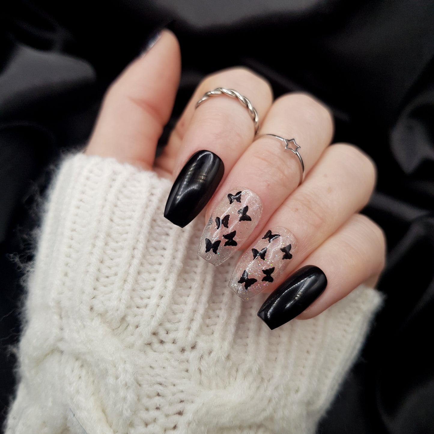 Signature: Black flutter