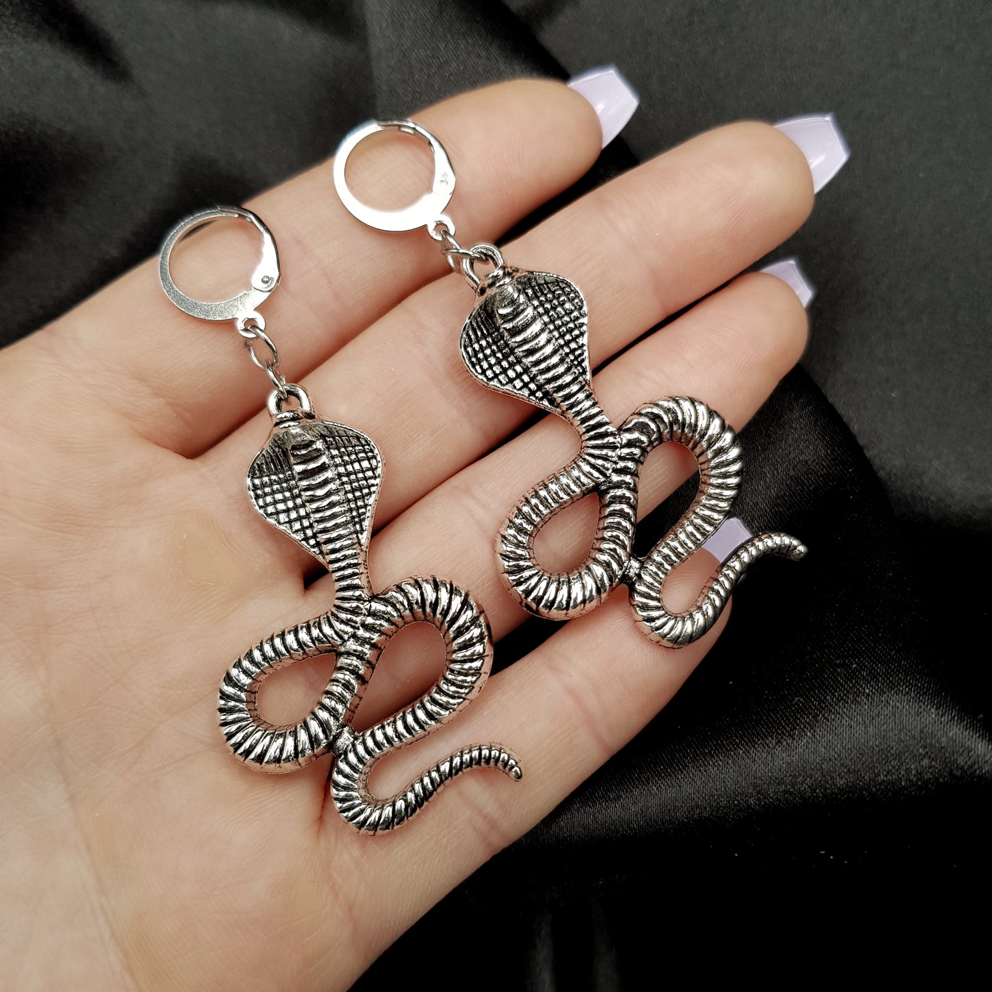 "Code cobra" boucles d'oreilles dormeuses