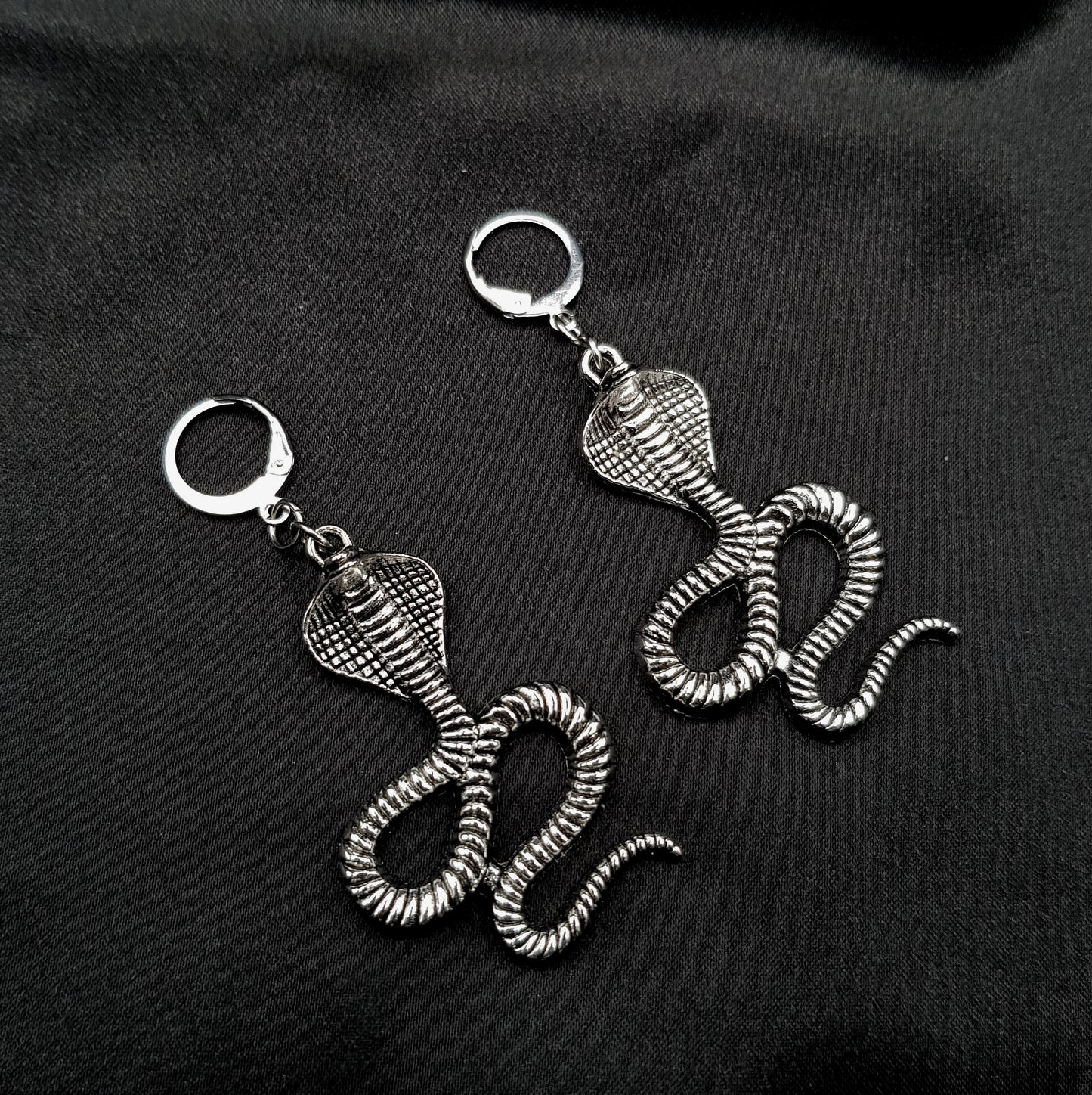 "Code cobra" boucles d'oreilles dormeuses