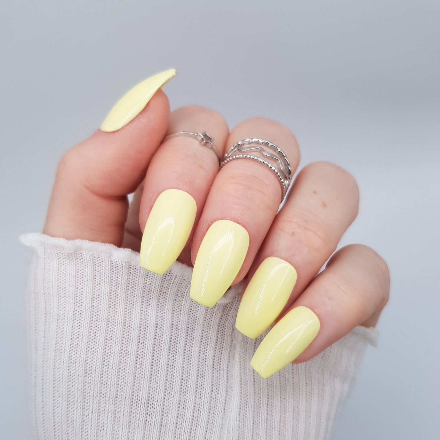 Essential: Baby yellow