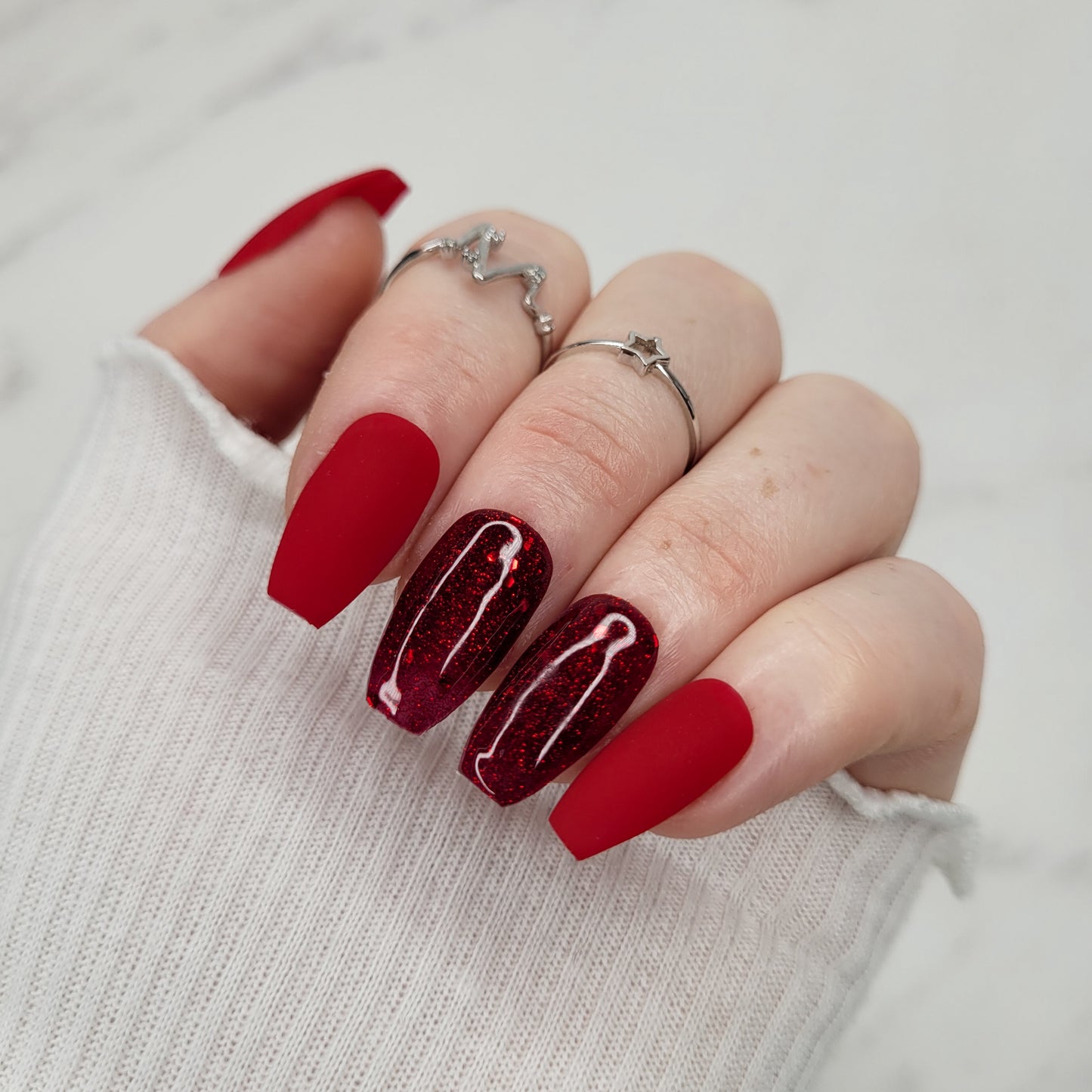 Signature: Red nails theory