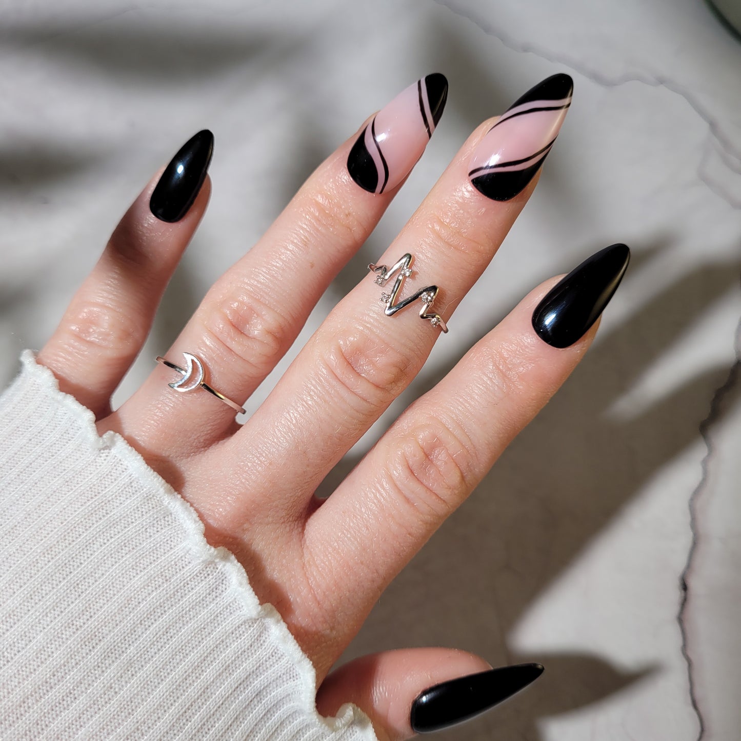 Signature: Black swirlz