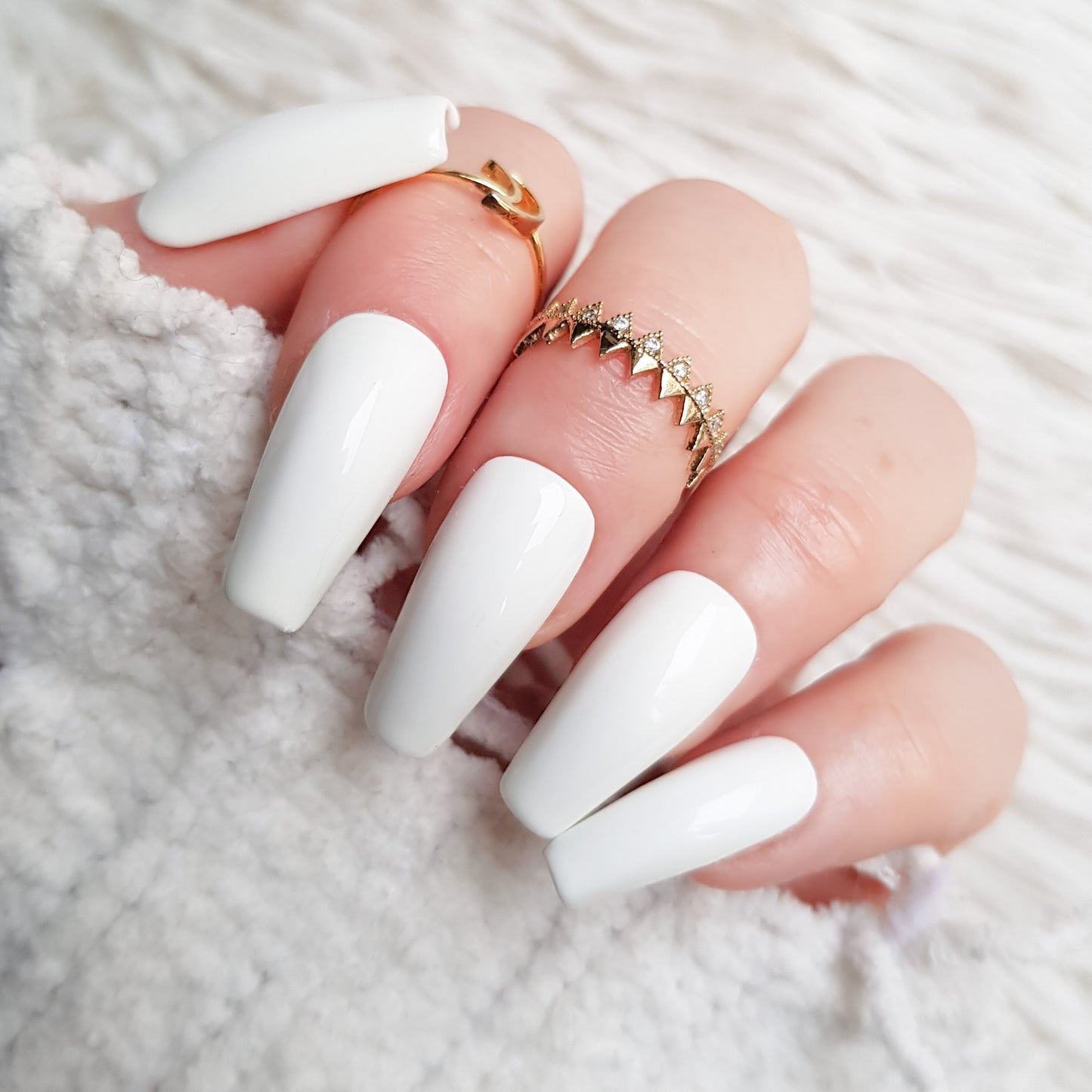 Essential: Snow white