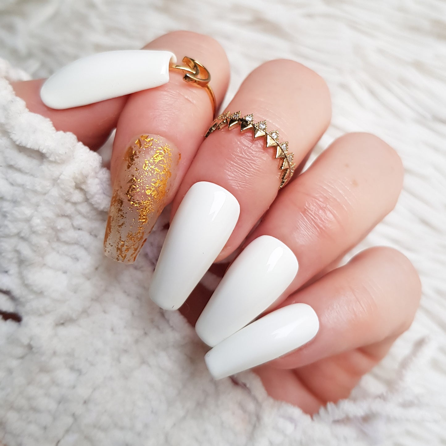 Signature: White frost