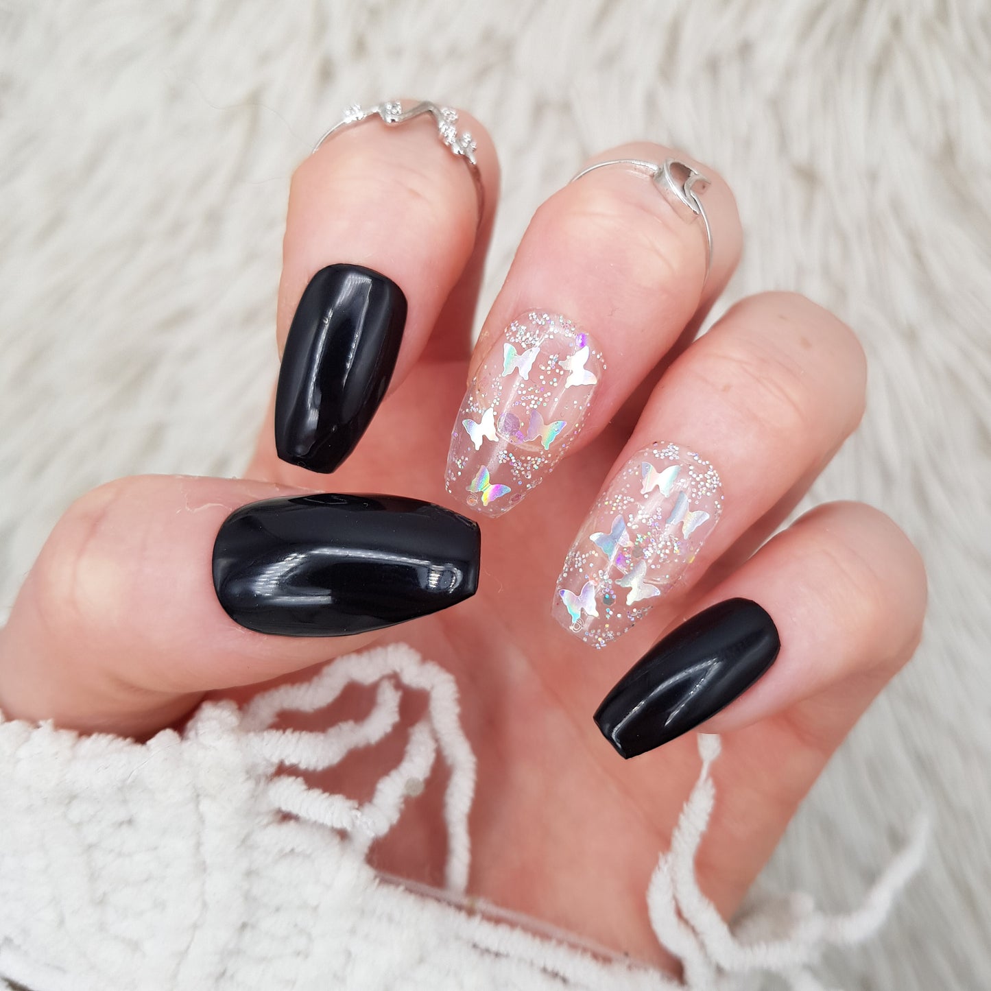 Signature:  Flutterby - Black