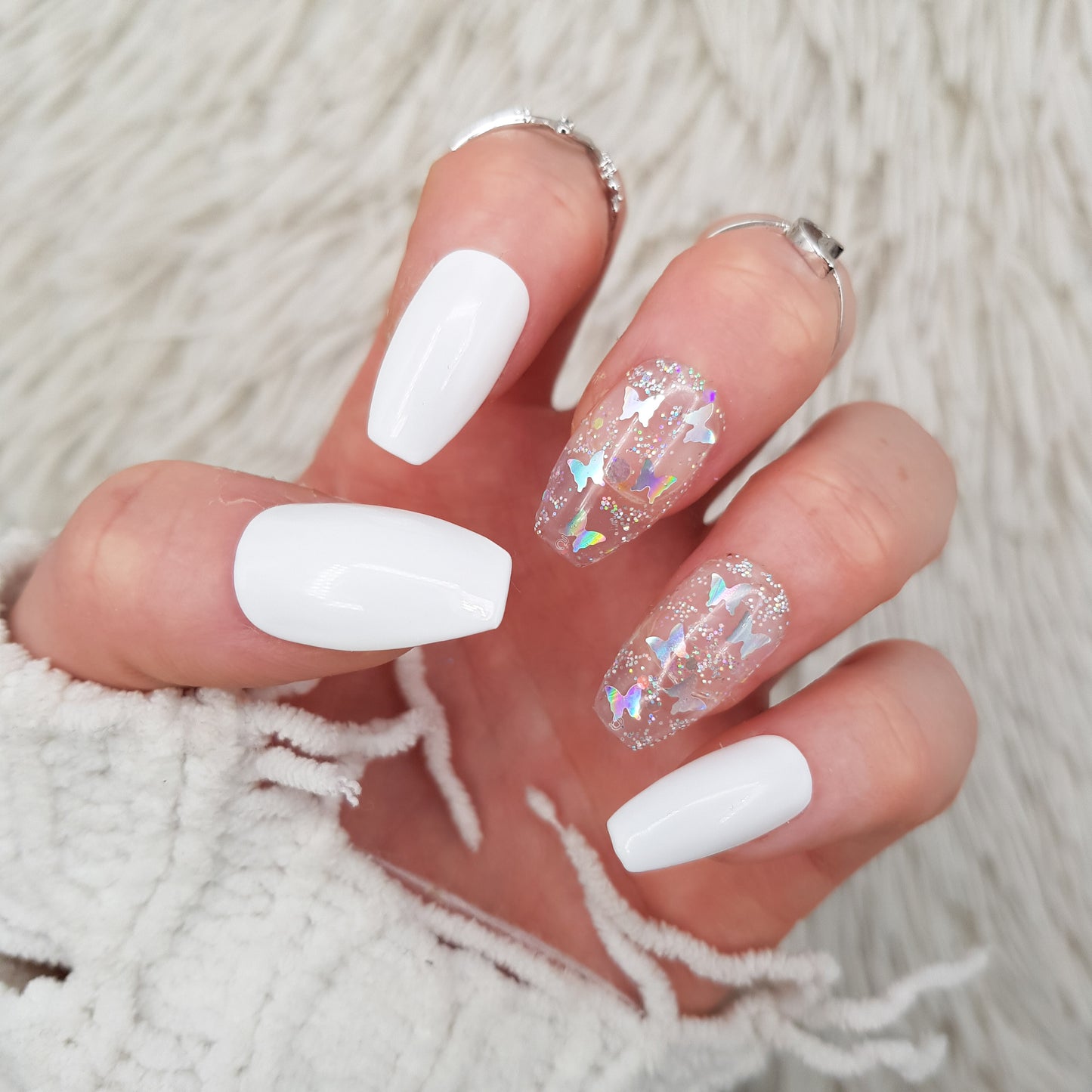 Signature: Flutterby - white