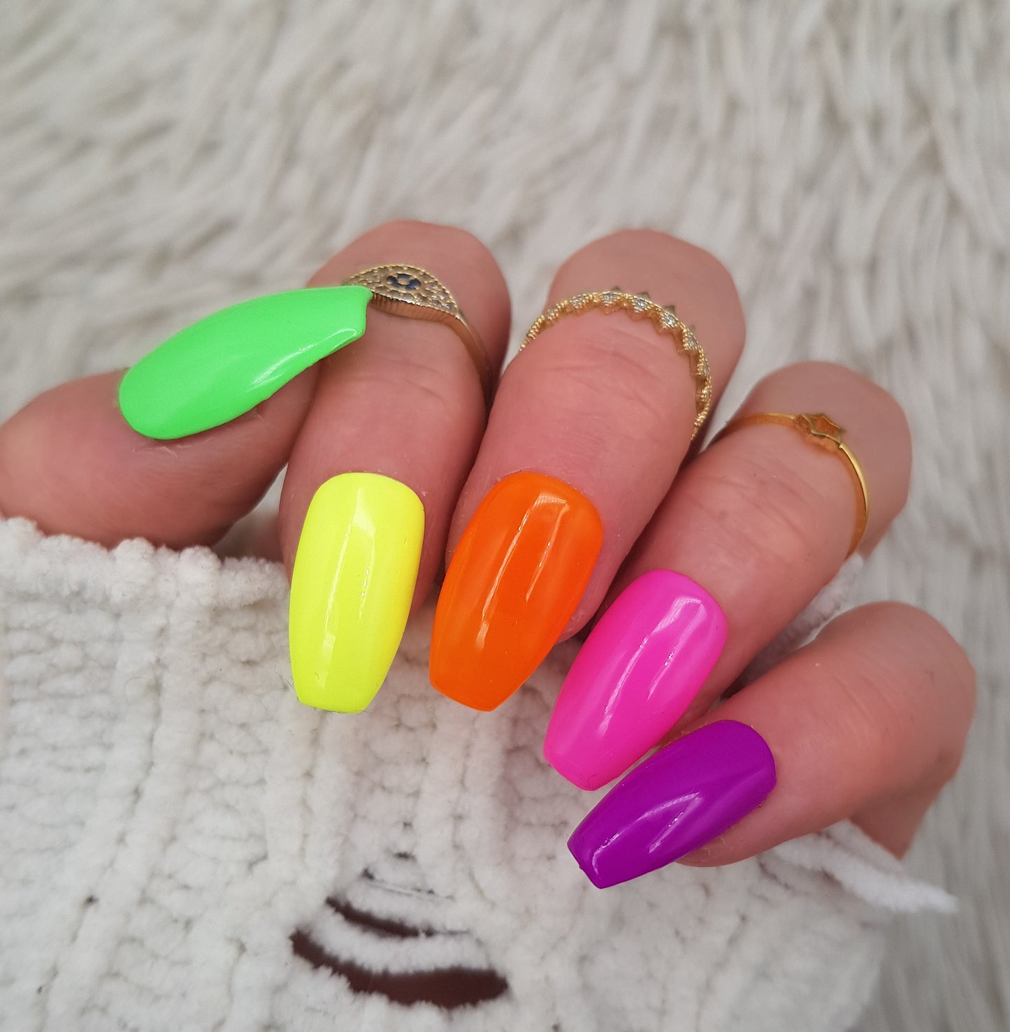 Essential: Neon shades