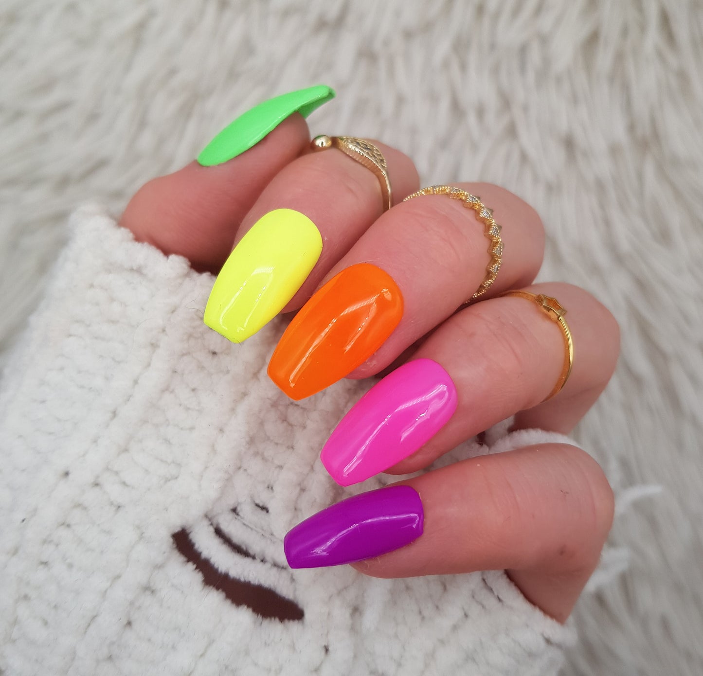 Essential: Neon shades