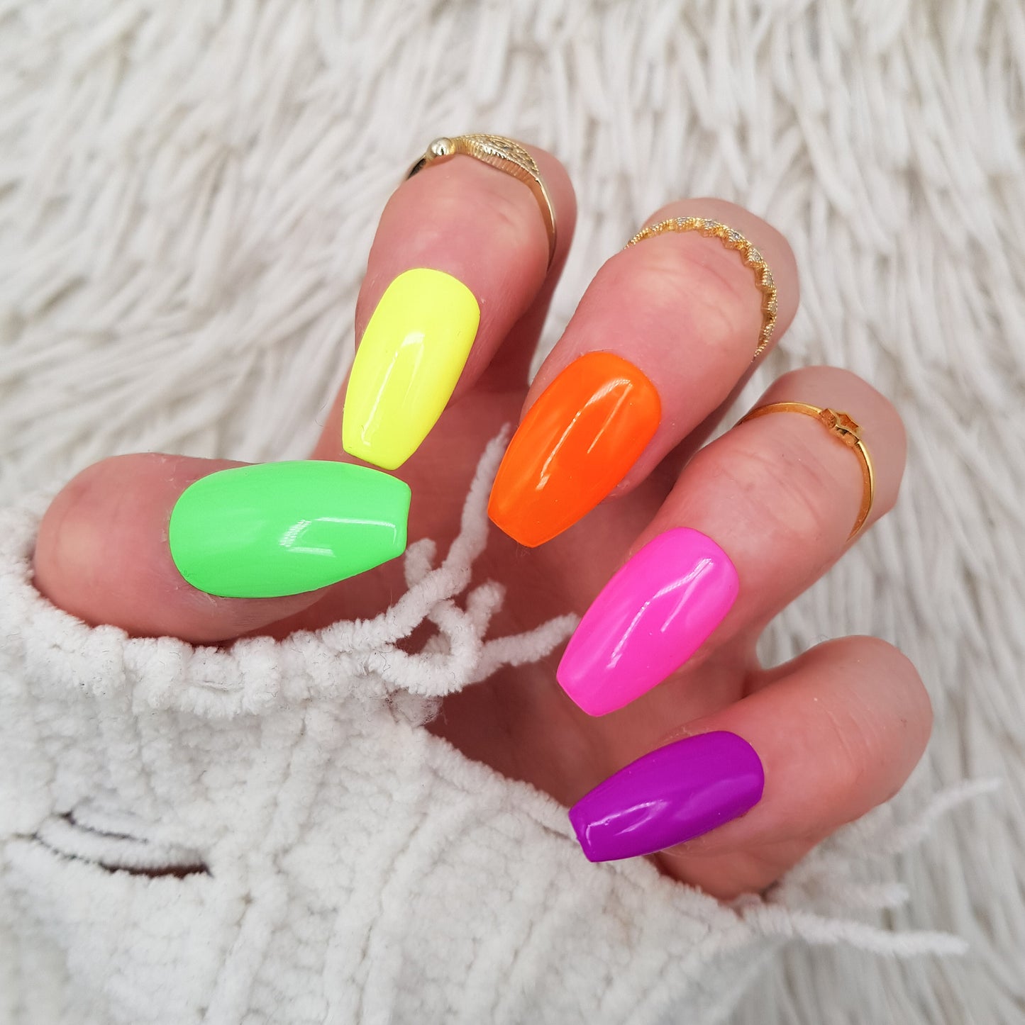 Essential: Neon shades