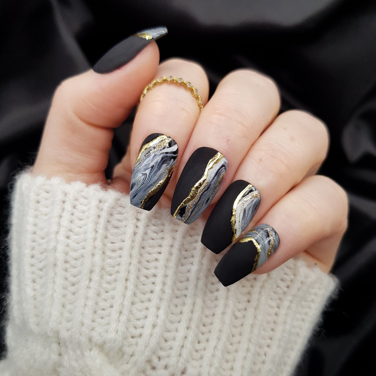 Signature: Onyx bath
