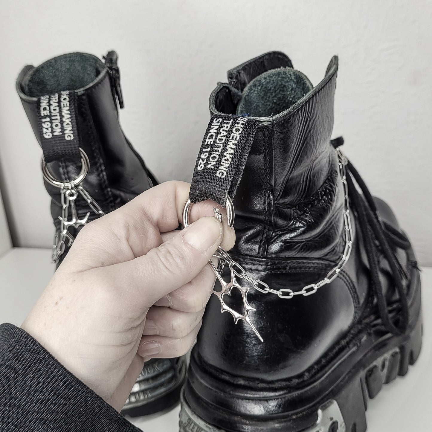 "No mercy" chaînes pour boots