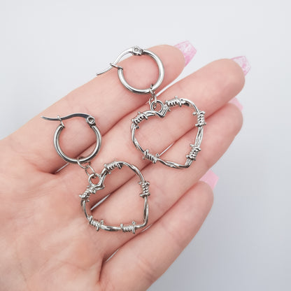 "Scratched heart" boucles d'oreilles dormeuses